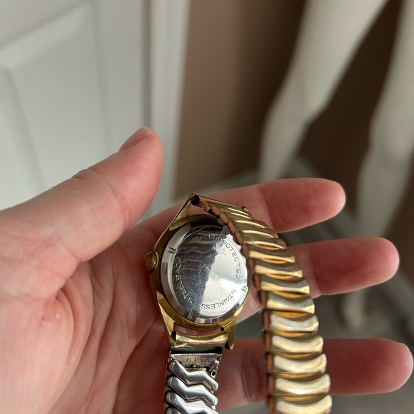 Vintage collectable ELCO jewel 17 mechanical Gold Watch 😊 HOST pick - Picture 6 of 11